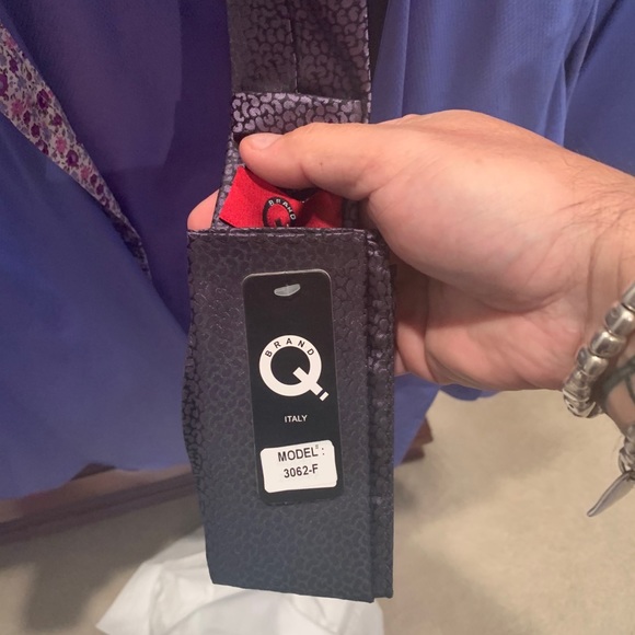 NWT Men’s stylish Dress Shirt with Matching Tie. Great style and fit. 🇮🇹 - Picture 2 of 5